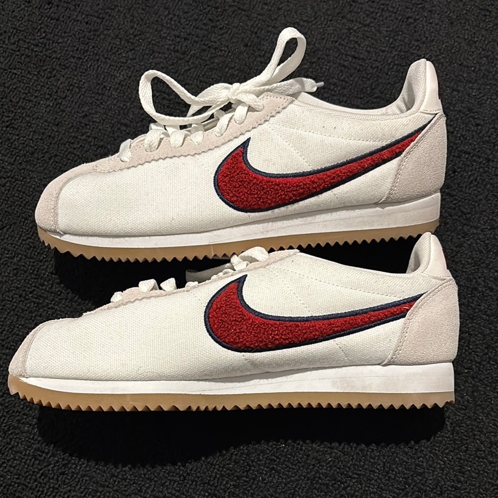 Nike White and Red Sneakers